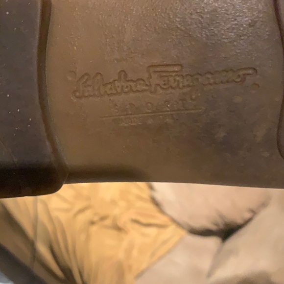 100% Women’s Authentic Ferragamo leather Slides - Picture 5 of 6